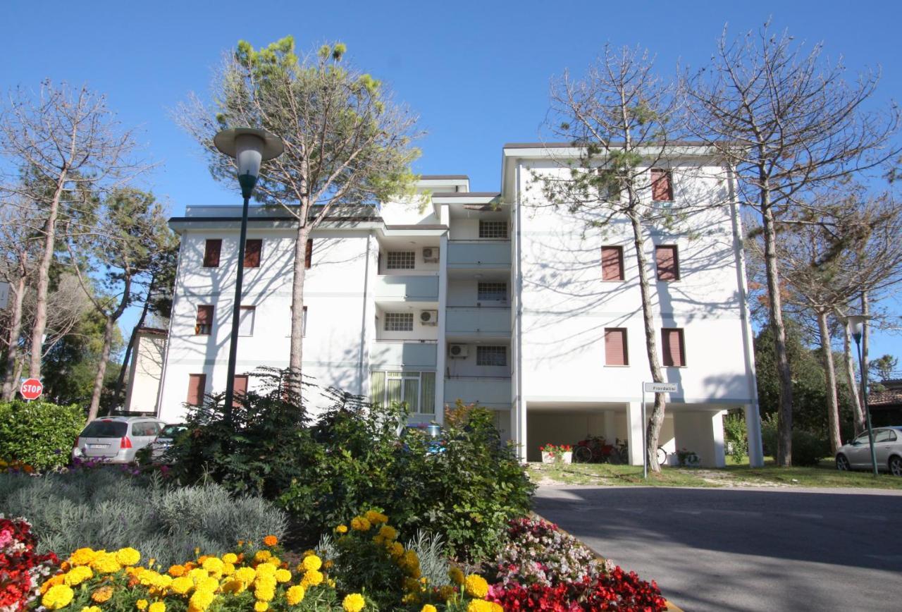 Appartamenti Fiordalisi Бибионе Экстерьер фото